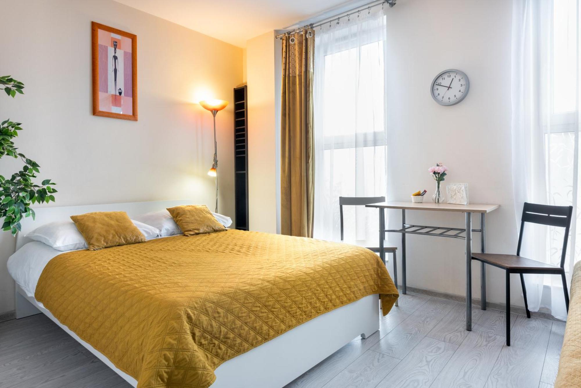 Cozy Modern Astoria Magic Orange Old Town Apartament