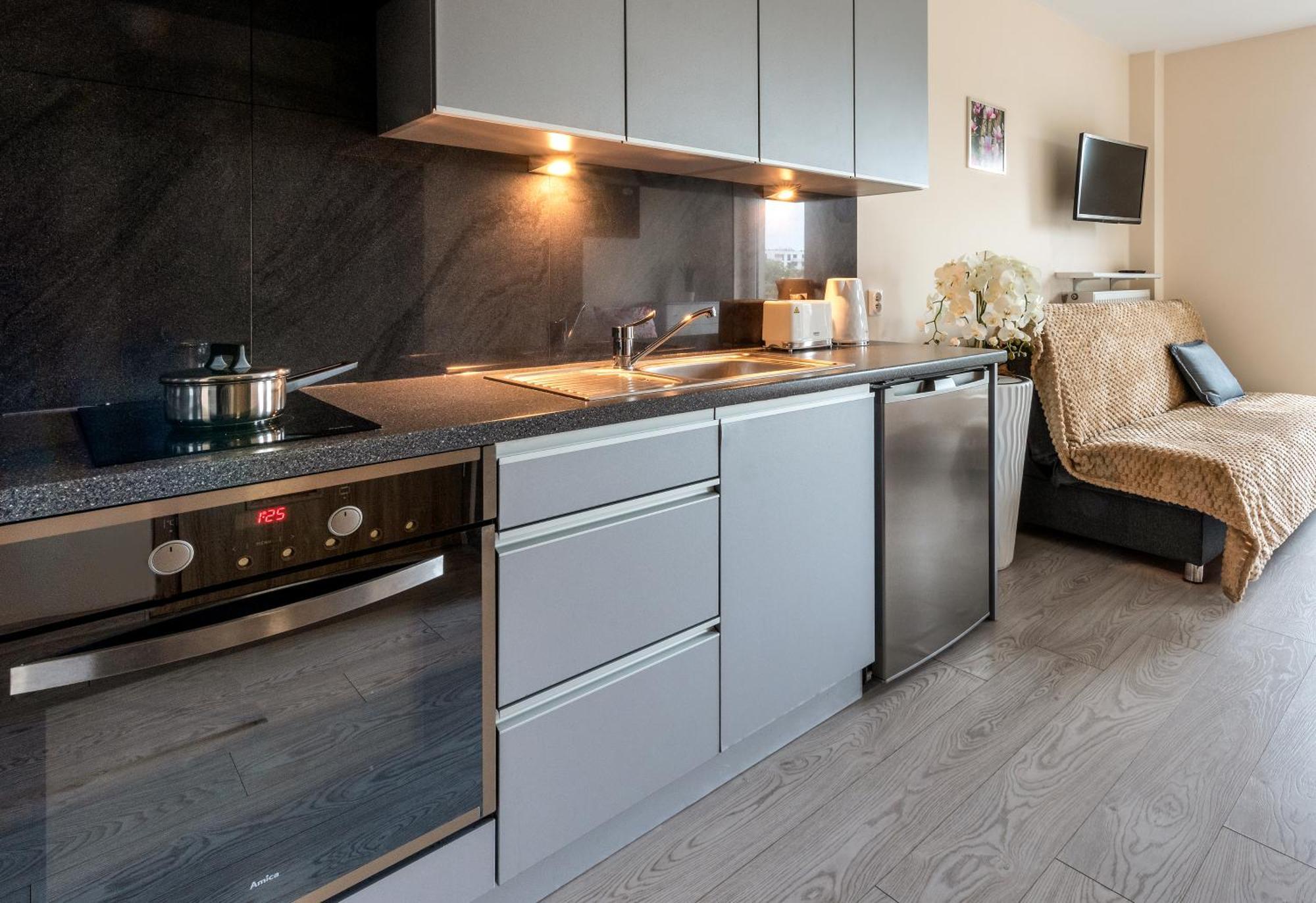 Cozy Modern Astoria Magic Orange Old Town Apartment *